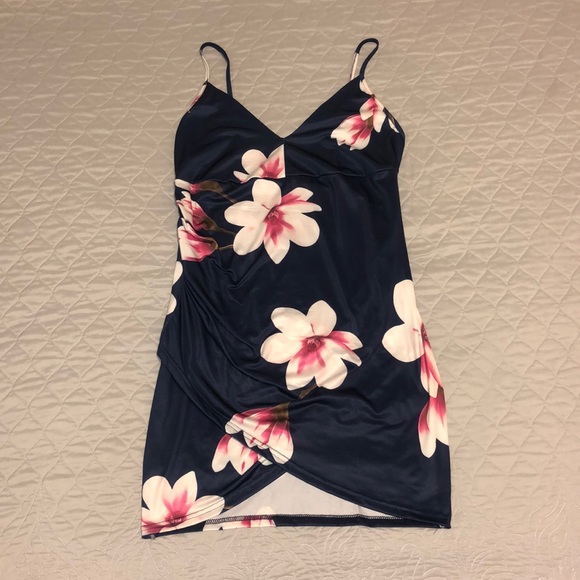 Dresses & Skirts - ✨Sale✨ Flower Print Dress